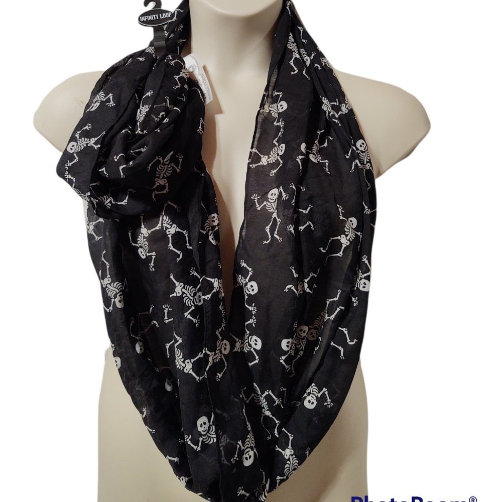 NWT Infinity Loop Skeleton Halloween Scarf